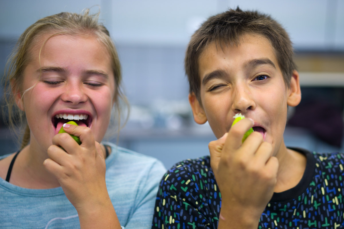 Tansania-Übernachtung im „fliegenden Künstlerzimmer“ an der Wollenbergschule