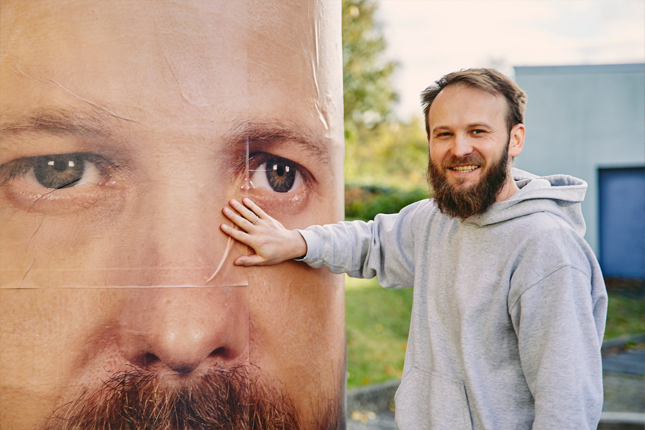Deine Meinung ist hier wichtig, egal, wer du bist – Eröffnung des fliegenden Künstlerzimmers an der Walter-Lübcke-Schule