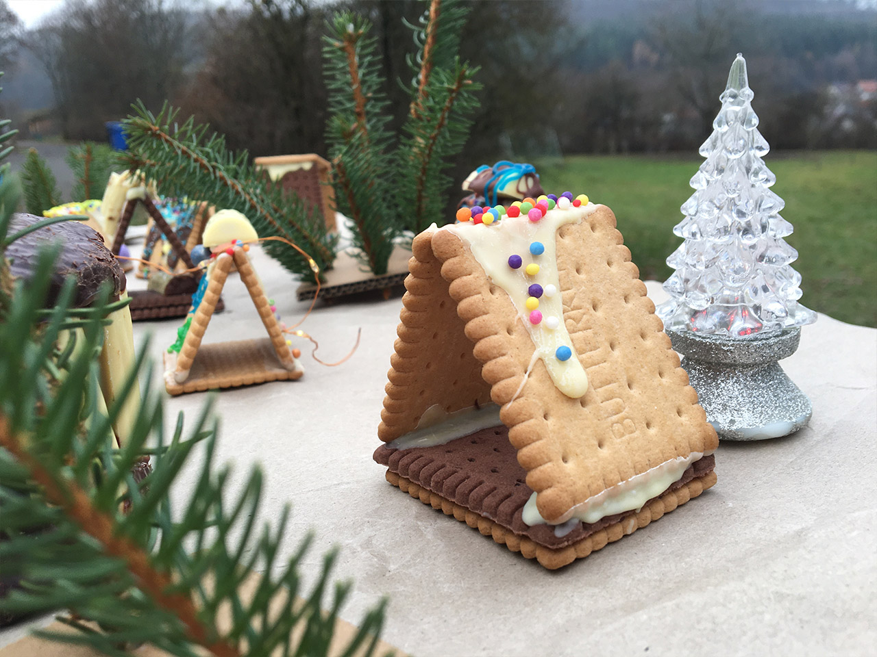 Kekshäuser mit Schoko und Zuckerperlen